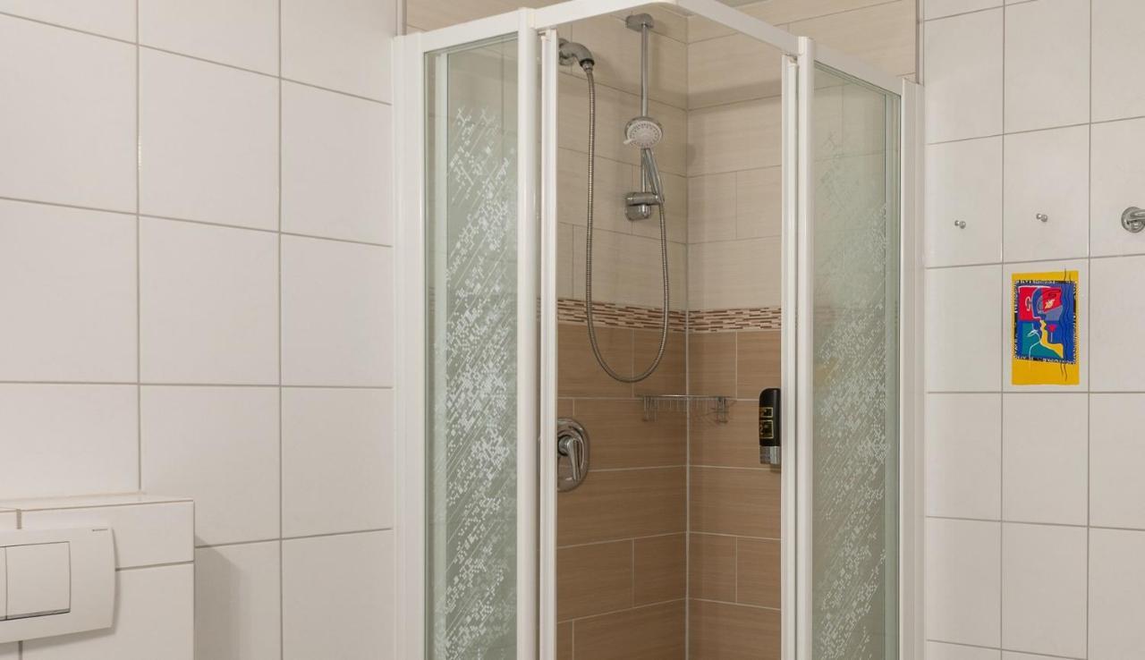 Hotel Am Wariner See Екстер'єр фото