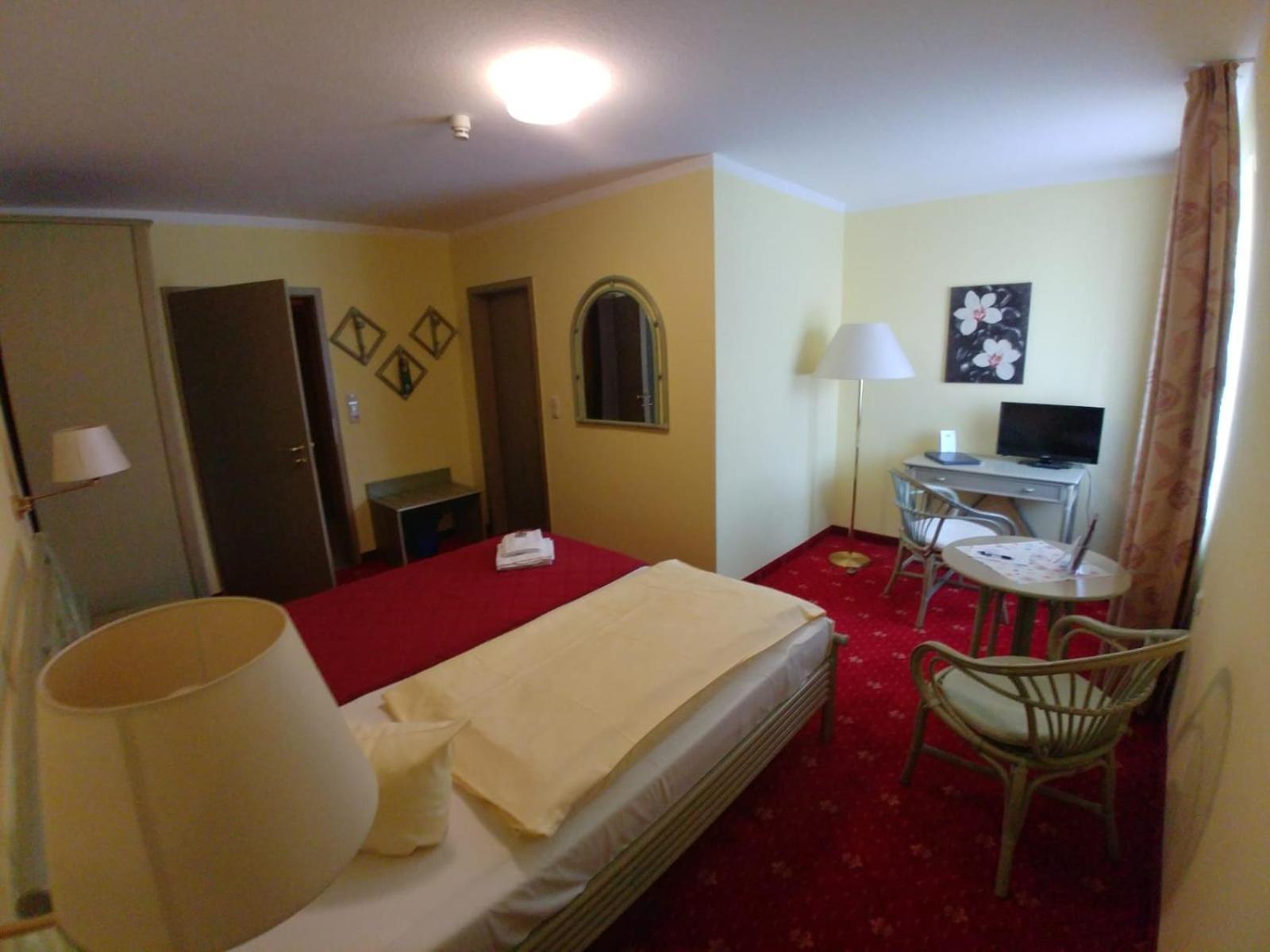 Hotel Am Wariner See Екстер'єр фото