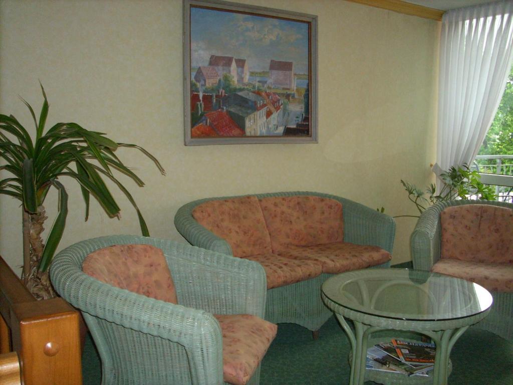 Hotel Am Wariner See Екстер'єр фото
