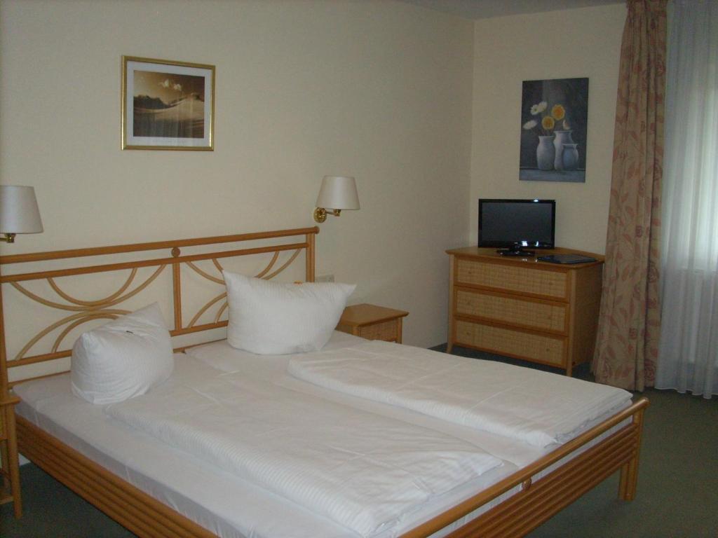 Hotel Am Wariner See Екстер'єр фото